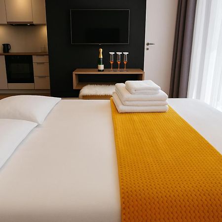 Miodowy Apartament Z Balkonem, Hustawka, Garazem I Faktura Rzeszów Exteriör bild