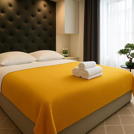 Miodowy Apartament Z Balkonem, Hustawka, Garazem I Faktura Rzeszów Exteriör bild